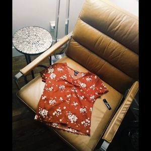 Justify maroon cinched v-neck tee.